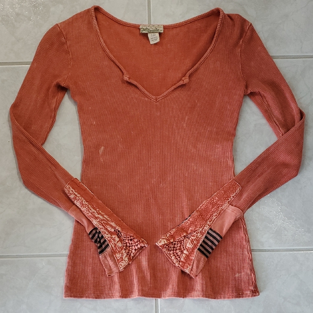 Gimmicks by BKE Terracotta Lace Sleeve Blouse